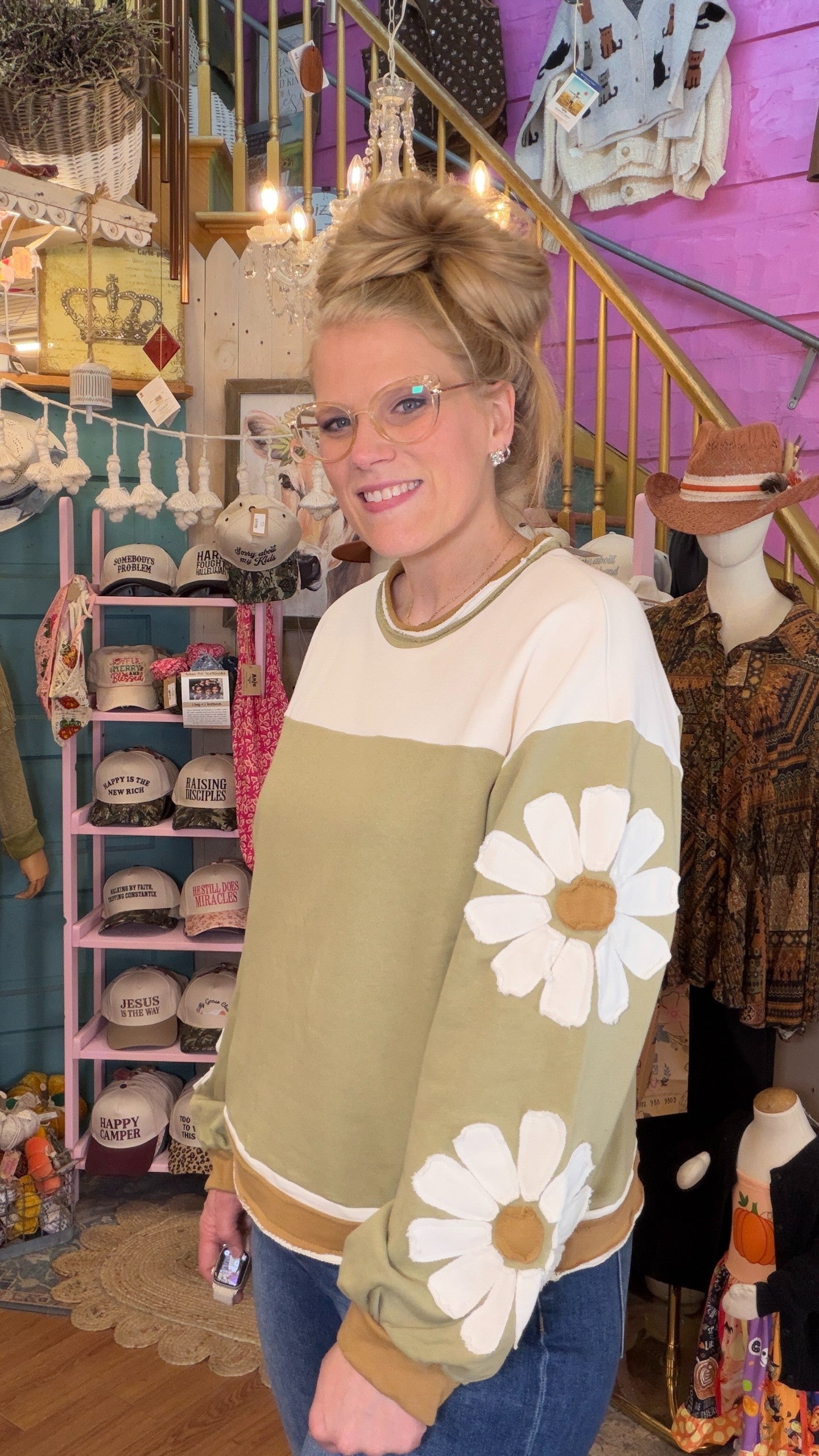Green Colorblock Daisy Graphic Top | Mulberry Cottage